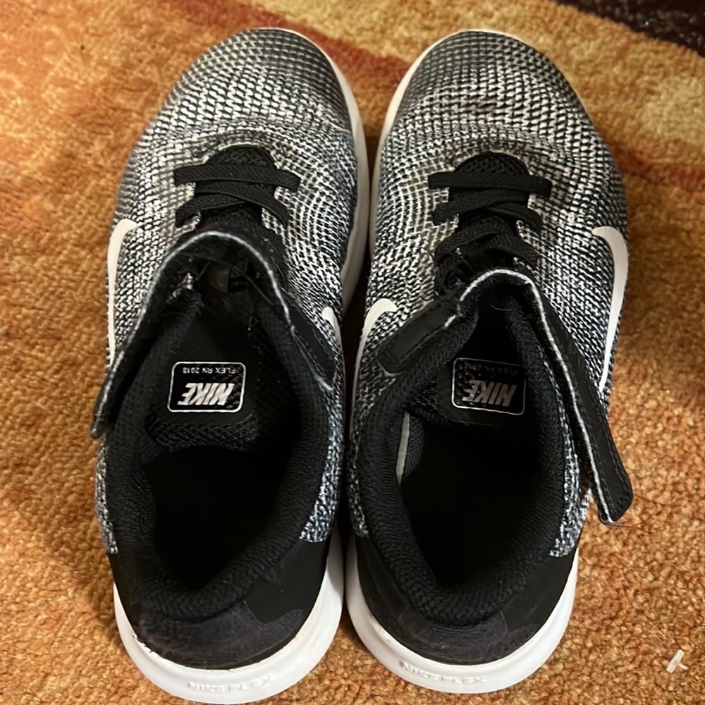 Nike Flex RN shoes youth size 2.